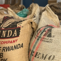 Původ, zpracování a pražení kávy