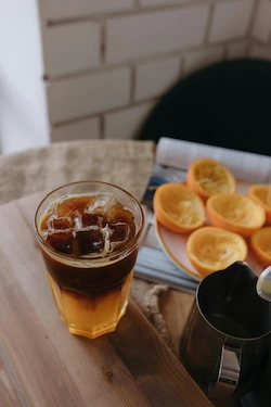 cold brew s pomerančovým džusem